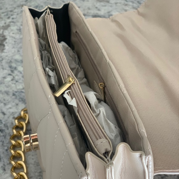 SOLD Cream Quilted Double Ring Handbag - Picture 4 of 4